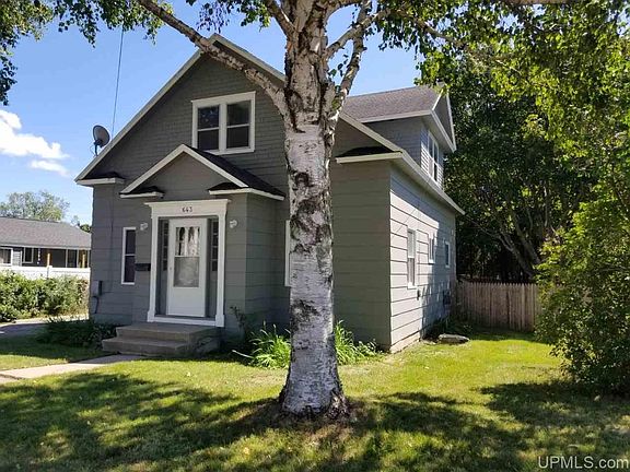 2nd image of 643 Arbutus Ave