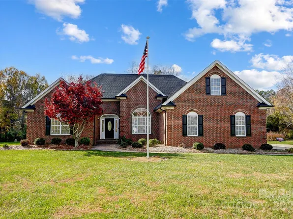 9751 Arlington Oaks Dr, Charlotte, NC 28227