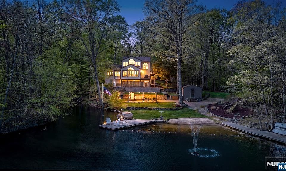 1st image of 70 Harrison Ln