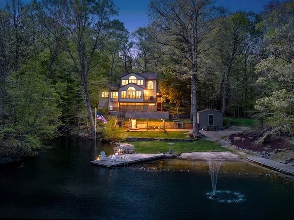 70 Harrison Ln, Bloomingdale, NJ 07403