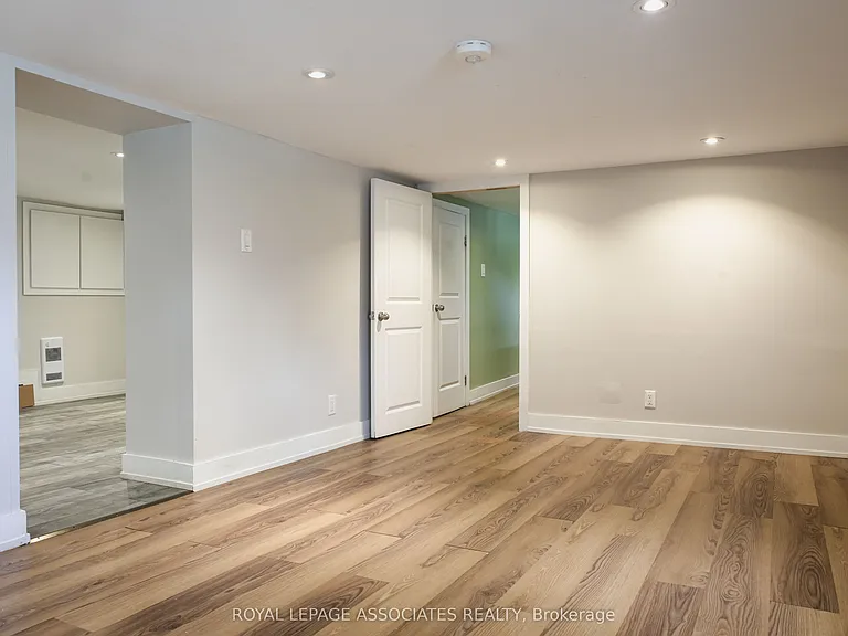 330 Athol St E — Photo 2