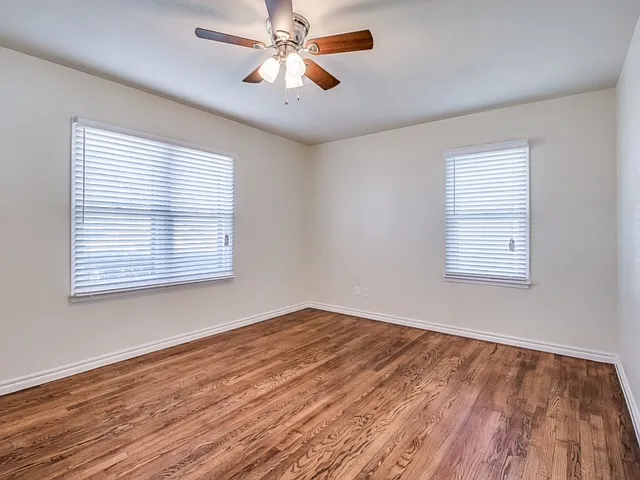 950 Dakota St — Photo 25