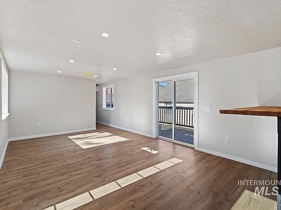 3rd image of 4705 W Freemont St