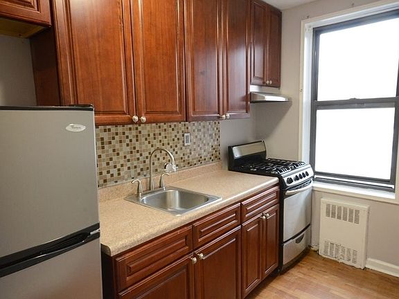 5th image of 4720 40th St APT 3E