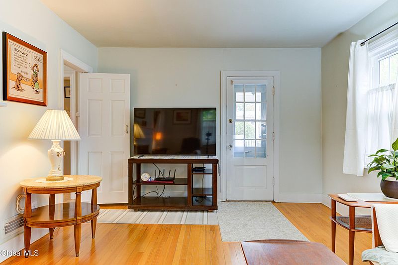 4th image of 22 Danker Avenue