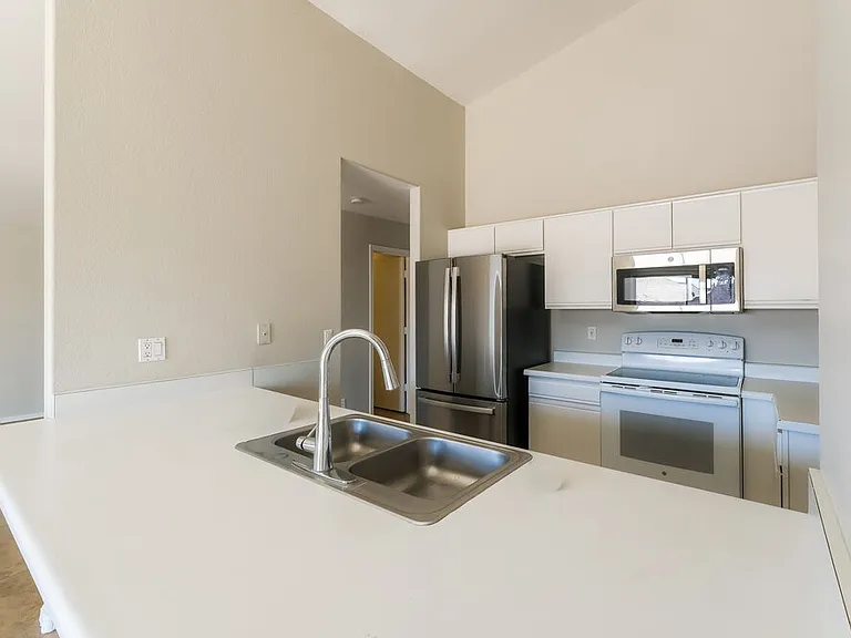 9015 W Roanoke Ave — Photo 7