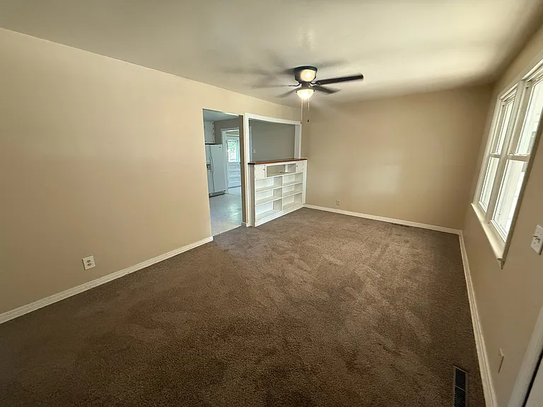 109 Jefferson Ave — Photo 2