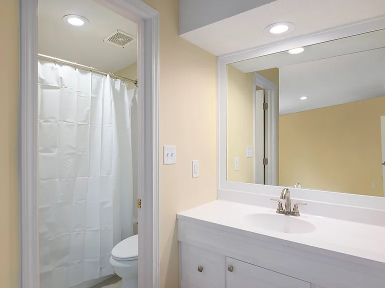 8207 Webster Ave #7 — Photo 31