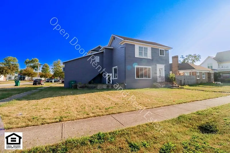 202 W Main St #2