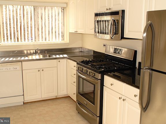 2nd image of 10670 Weymouth St APT 2