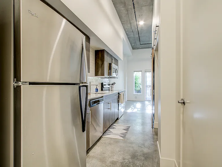 Dunn Motors Apartments — Photo 41