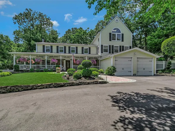712 Brewster Drive, Port Jefferson, NY 11777