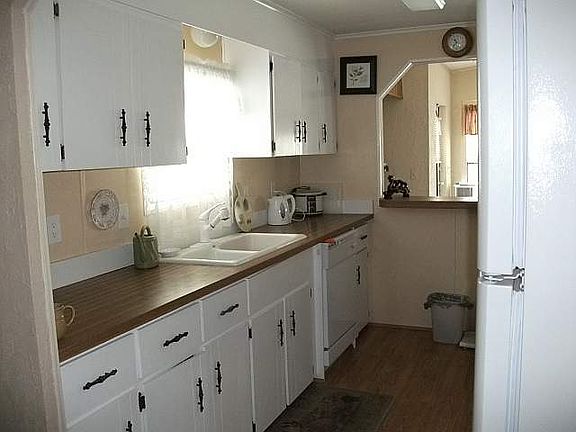 2nd image of 3233 Junction Cir
