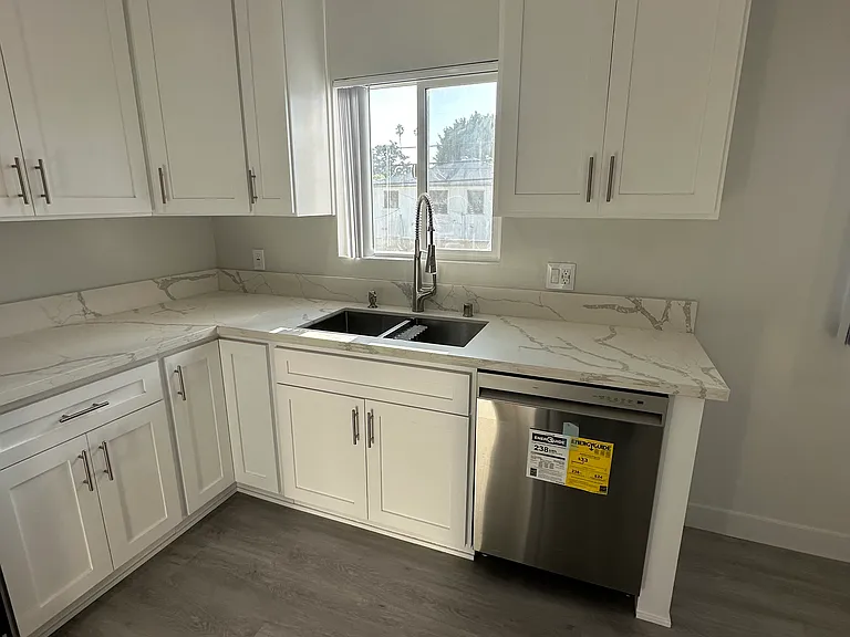1118 S Holt Ave #5B — Photo 10