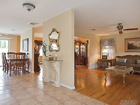 4th image of 1 Beautys Hill Ct