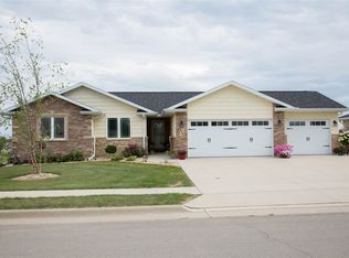 6340 Osage Dr, Asbury, IA 52002