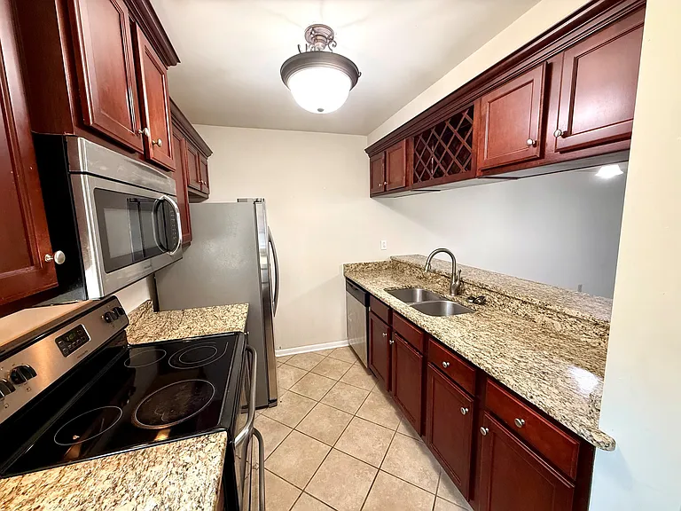 2305 La Jolla Ct — Photo 4