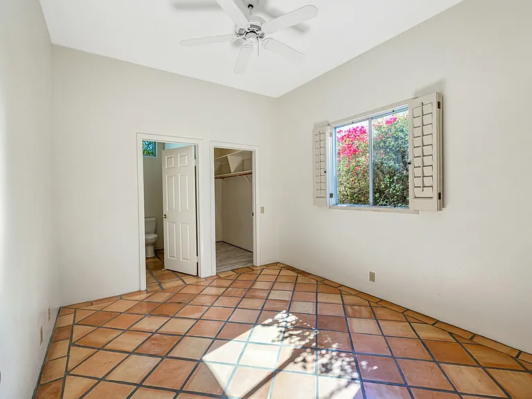 53180 Avenue Madero — Photo 20