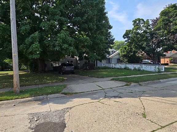 2nd image of 20840 Sunnydale St