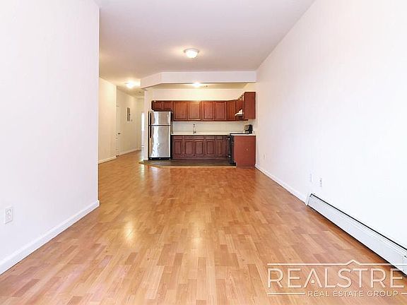2nd image of 175 Chauncey St APT 1