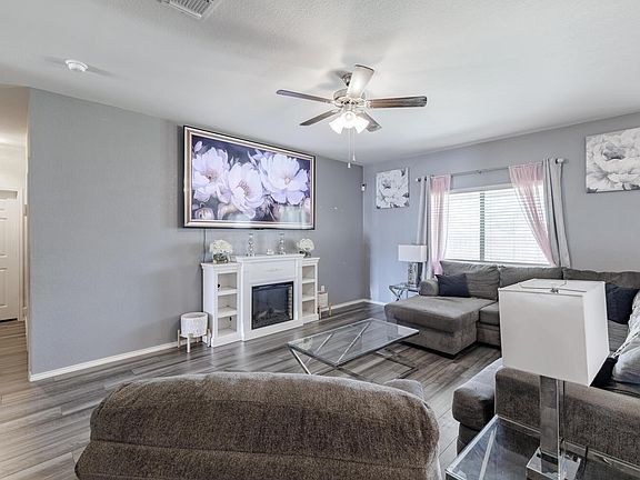 5th image of 302 Paddock Ln