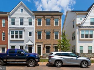 5228 Ridgeview Retreat Dr, Chantilly, VA 20151