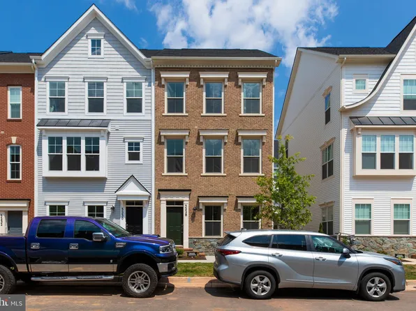 5228 Ridgeview Retreat Dr, Chantilly, VA 20151
