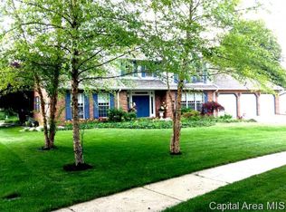 5 Red Bud Ln, Springfield, IL 62712