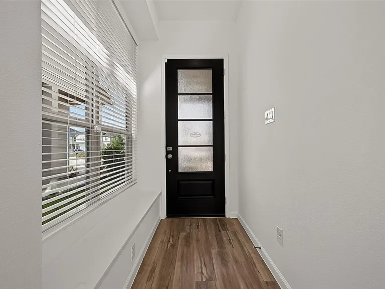 5558 Amber Brook Ln — Photo 10