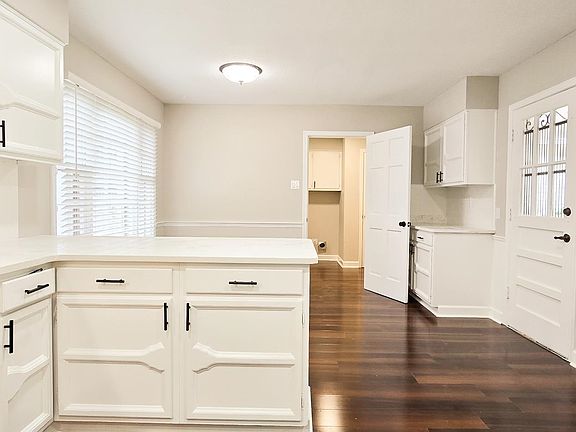 5th image of 5731 Ashbriar Ave