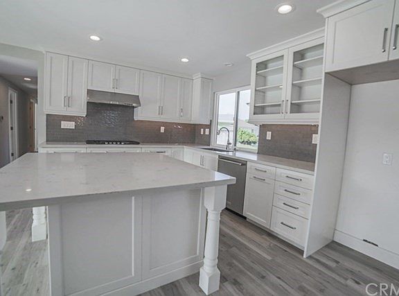 4th image of 2090 Marian Way