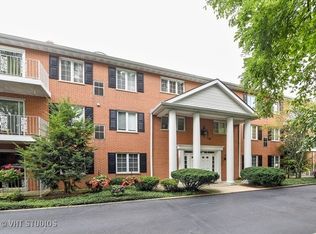5580 Wolf Rd APT 203, Western Springs, IL