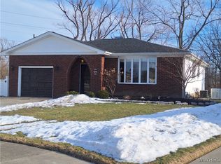 481 N Creek Dr, Depew, NY 14043