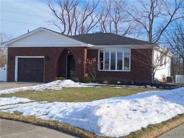 481 N Creek Dr, Depew, NY 14043