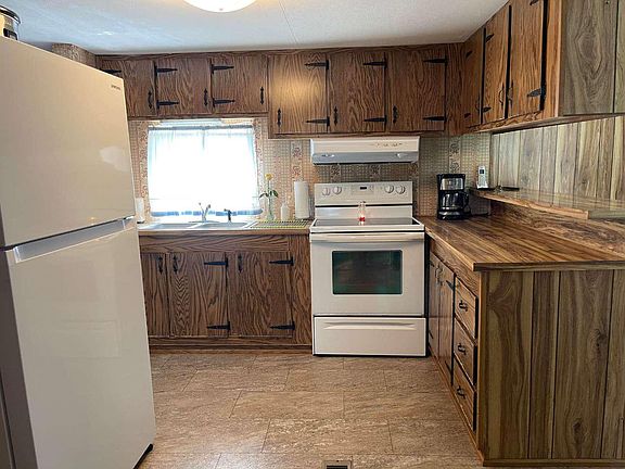 4th image of 135 SE Scarlett Way