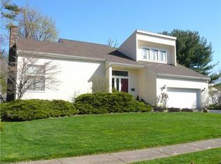 32 Hatheway Dr, West Hartford, CT 06107