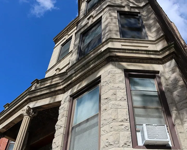 905 S Claremont Ave — Photo 24