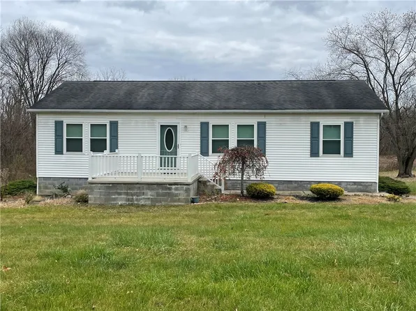 213 Hickory View Dr, New Castle, PA 16102
