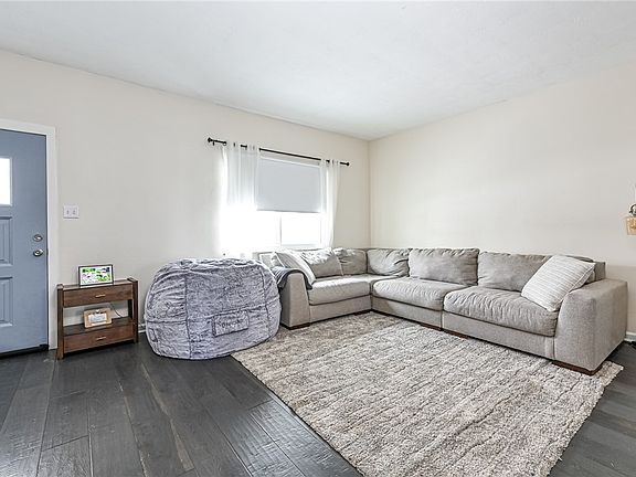3rd image of 125 1st St