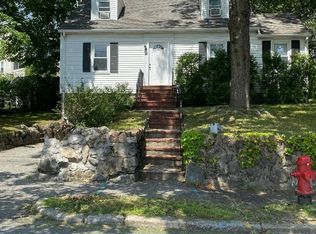 37 Oak Hill Rd, Waltham, MA 02451