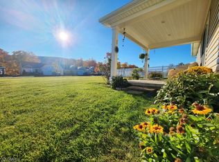 18 Lam Dr, Hamburg, NJ 07419