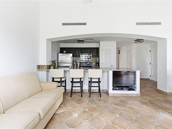 2nd image of Las Casitas I 1000 AVENUE EL CONQUISTADOR #5214-15-16