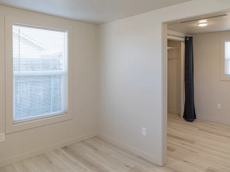 425 SE 2nd St #3 — Photo 12