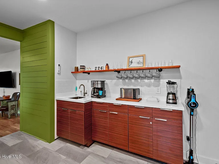 226 E Water St — Photo 11