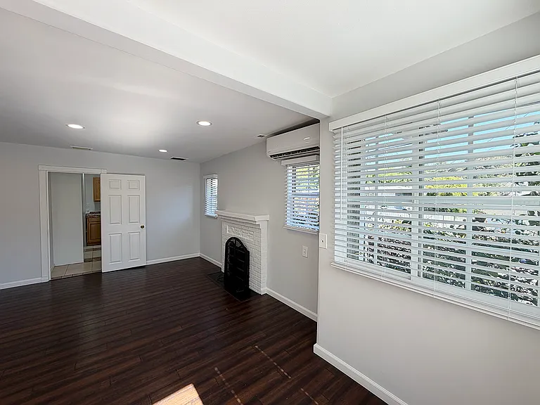 10102 Fernglen Ave — Photo 2