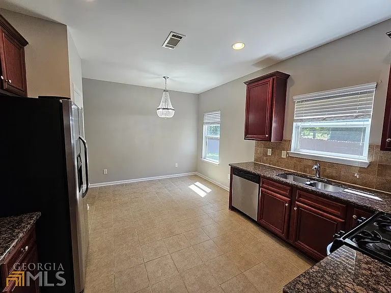99 Matador Way — Photo 4