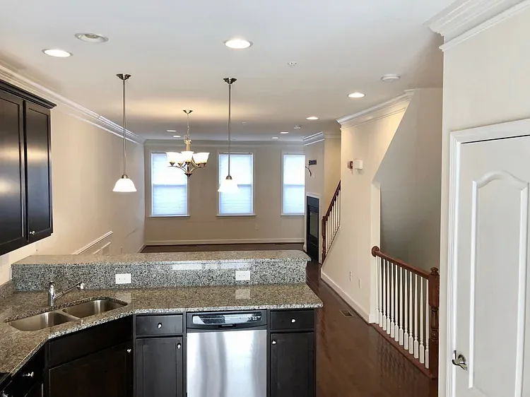 138 N Duncan St