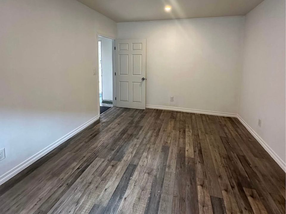 1st image of 937 W Alton Ave