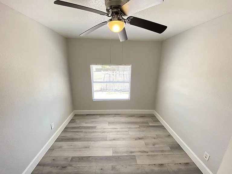 812 W Livingston St #A — Photo 9