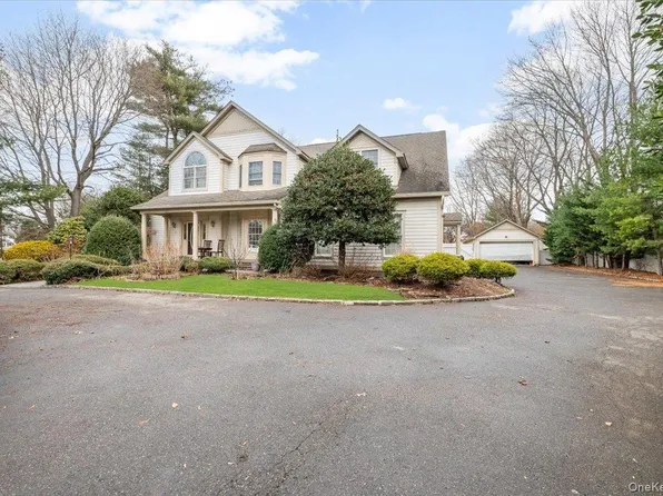 21 Astor Avenue, Saint James, NY 11780